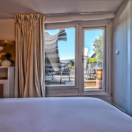 Des Beaux-arts Hotel 4*