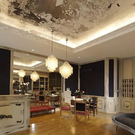 Des Beaux-arts Hotel 3*